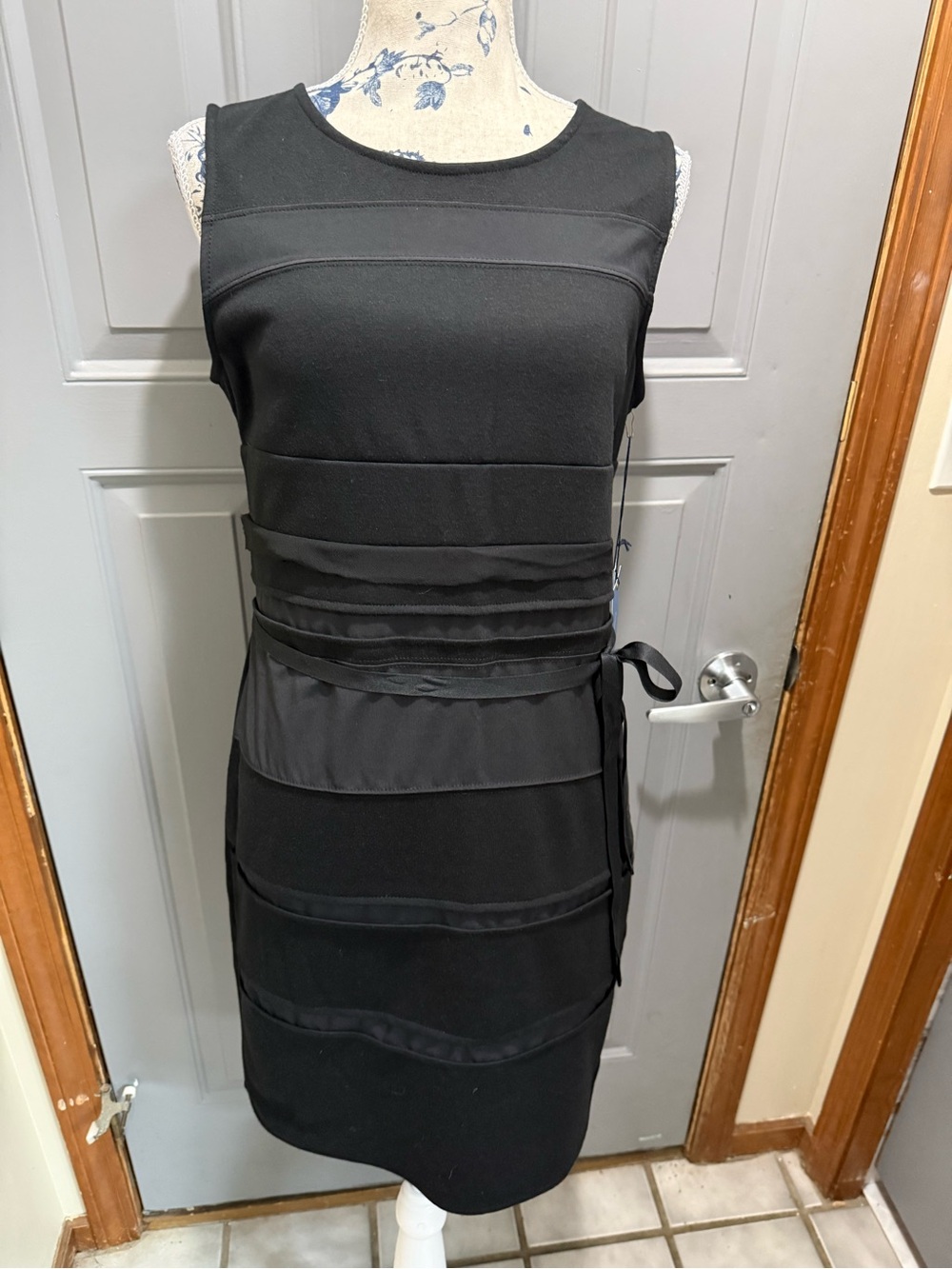 Simply Vera Wang - Black Sleeveless Midi Sheath Dress with Tie-Waist (NWT)Med-P